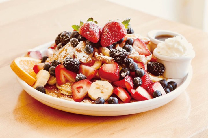 Visit Cafe Kaila with LeaLea trolley