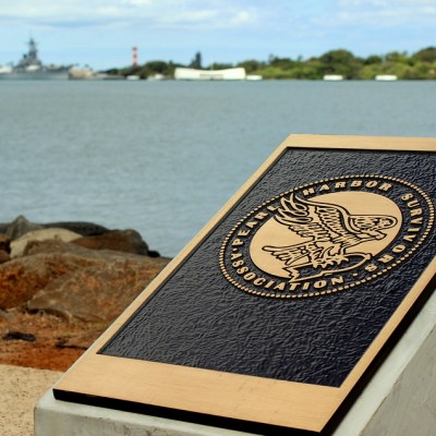 pearl harbor survivors association plaque